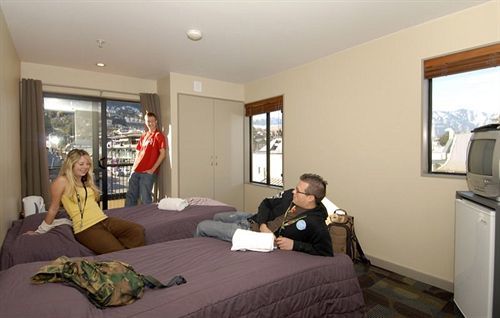 Hostel Base Backpackers *