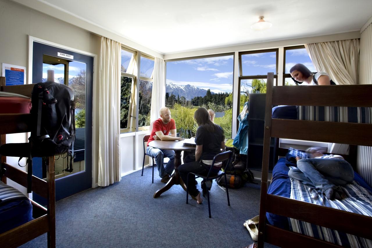 Bumbles Backpackers * Queenstown