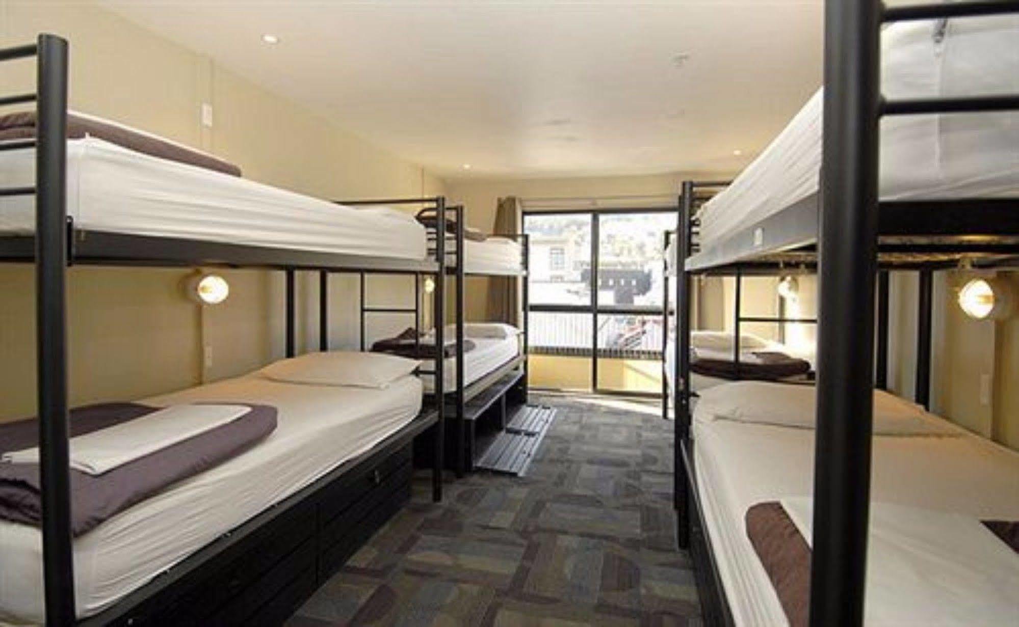 Base Backpackers * Queenstown