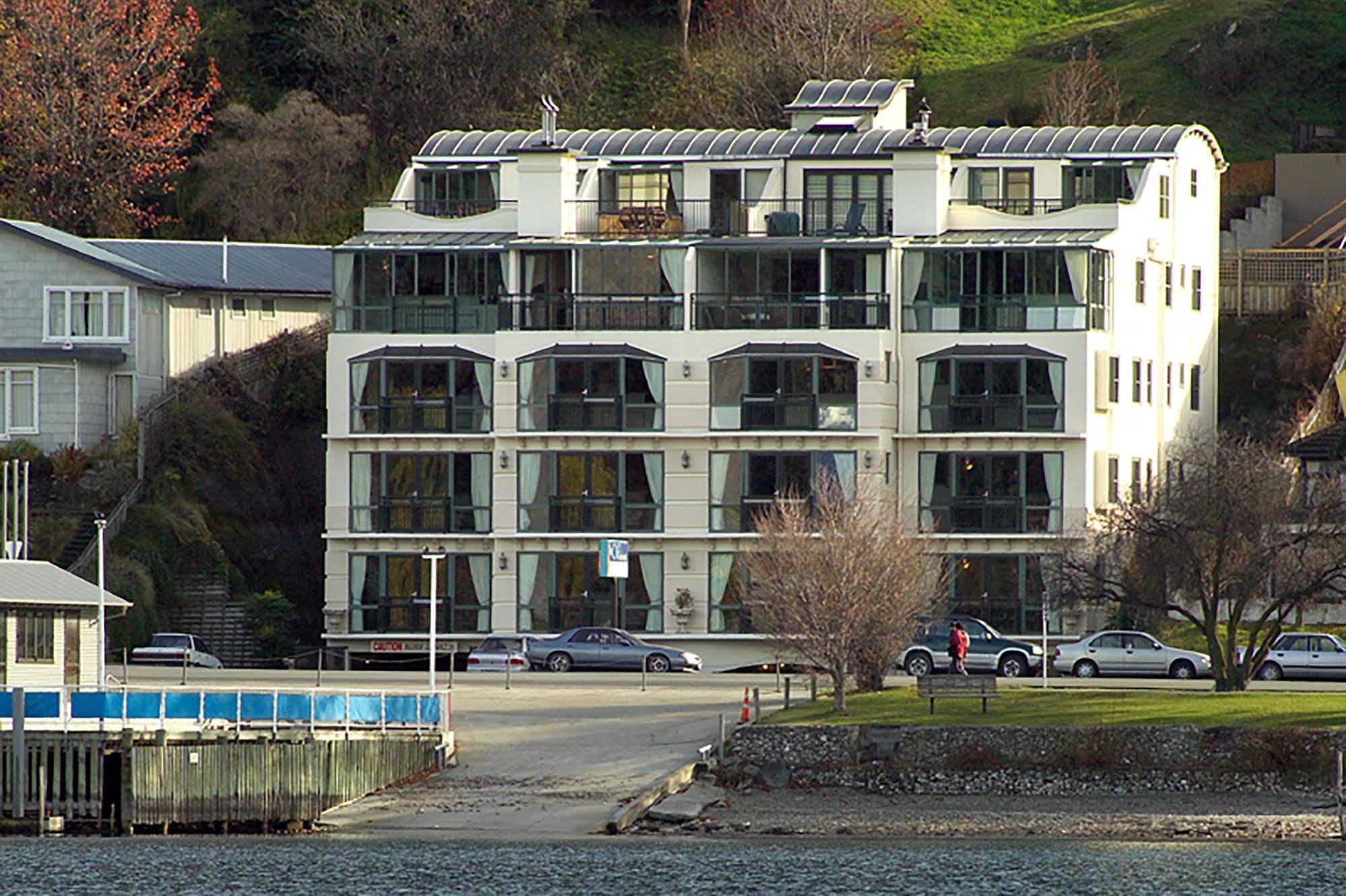 The Waterfront Aparthotel 4*