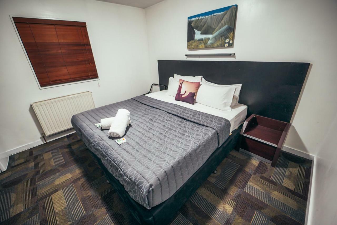 Base Backpackers Hostel