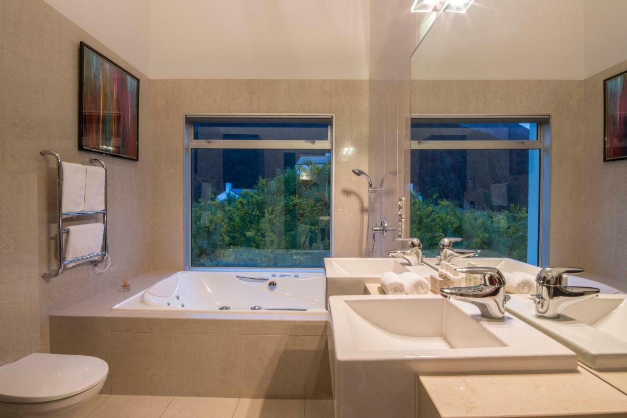 Papillon, A Relax It's Done Luxury * Queenstown