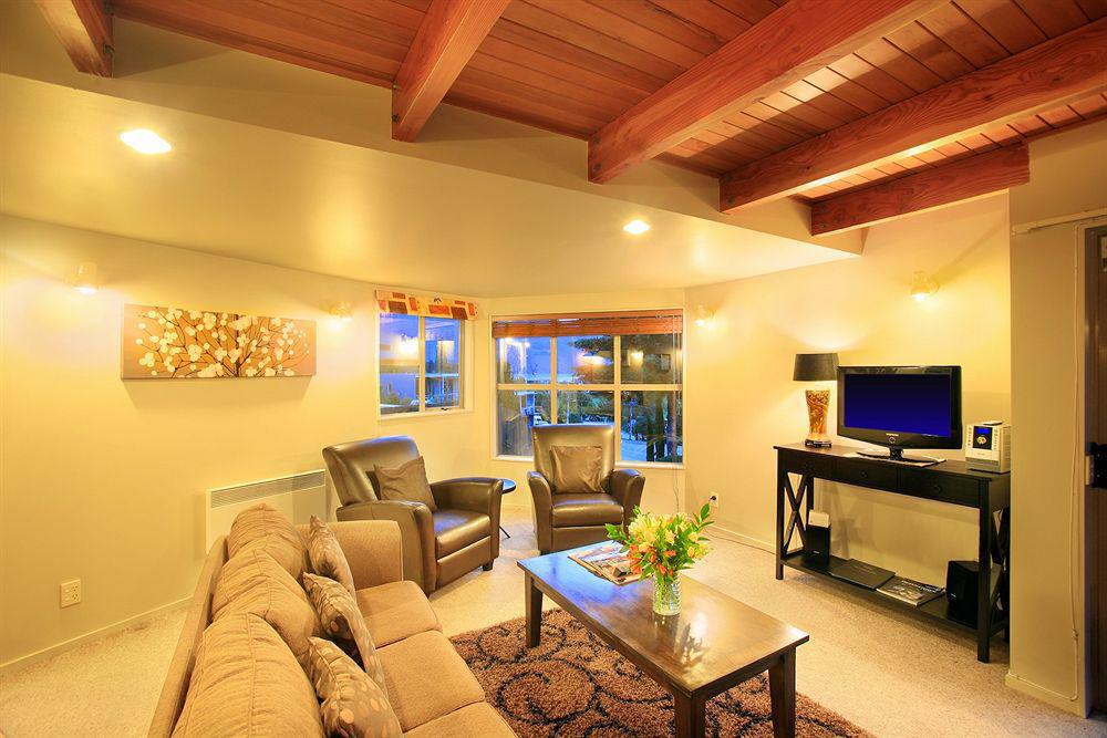 Cranbury Court 4*