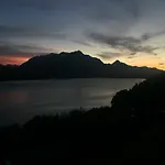 Aquarius De Lavender Lake View B&B