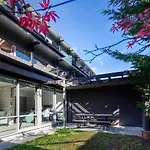 22 Hallenstein Apartments By Staysouth