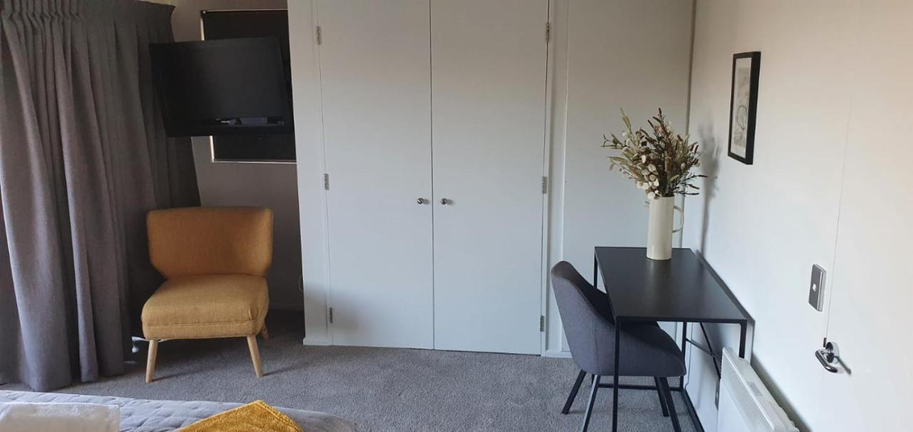 Lakefront Apartments,18 Esplanade Road Aparthotel 4*
