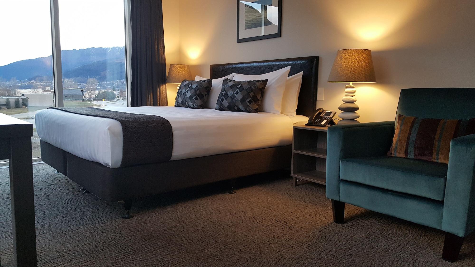 Ramada Suites By Wyndham Queenstown Remarkables Park Hotel