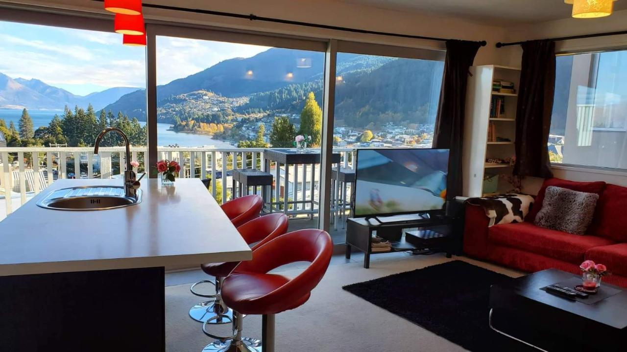 Lakeview With Amazing Rooftop 镇上湖景三室套房 * Queenstown