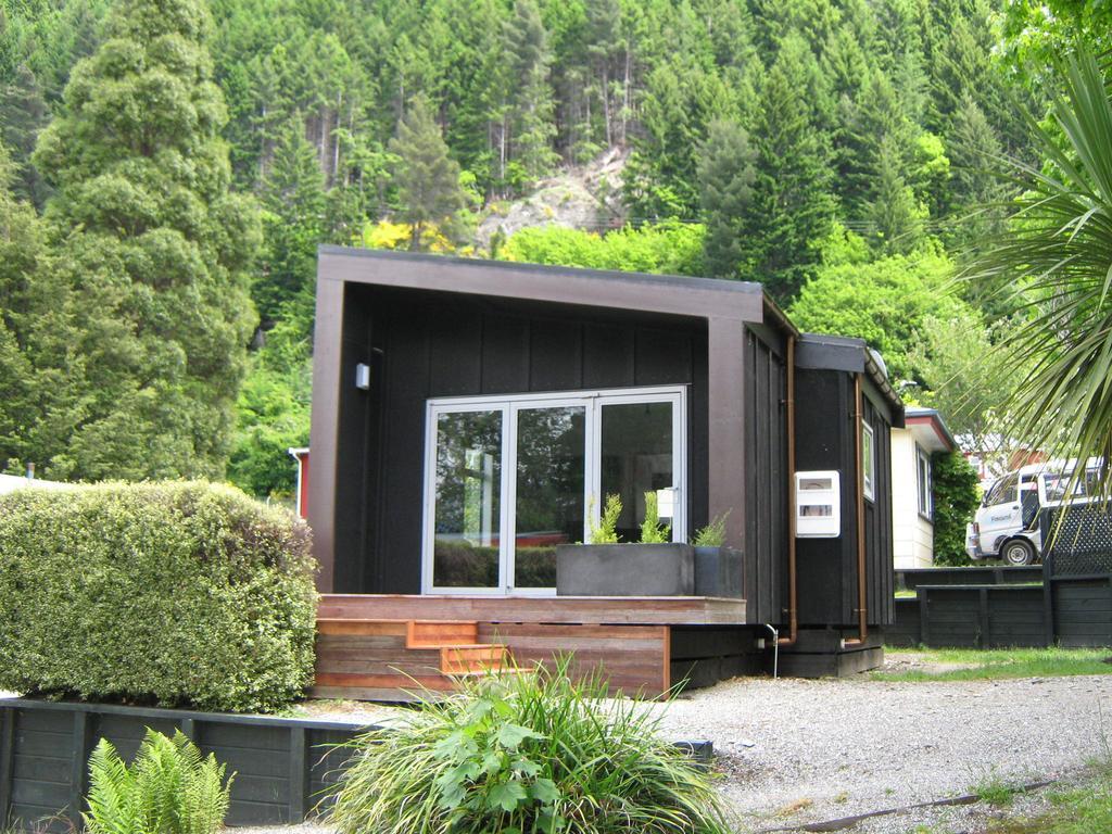 Pinewood Houses And 3*