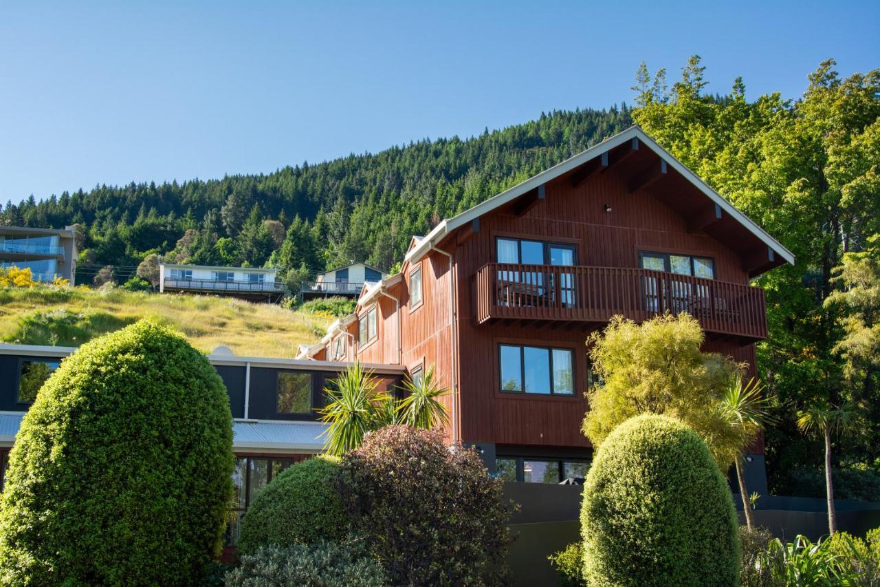 Haka House Lakefront Hostel *