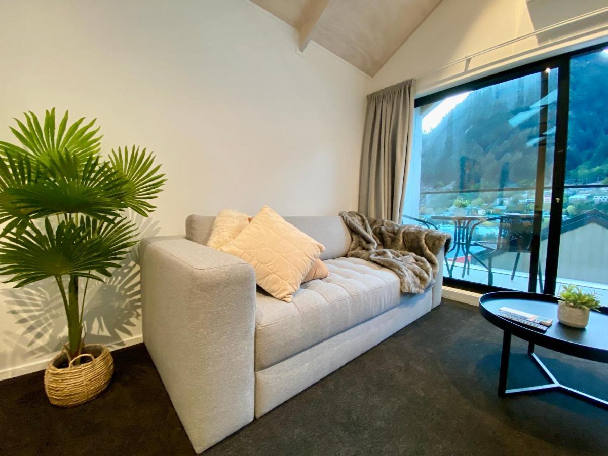 Modern 2-bedroom 7-mins Walk To Queenstown