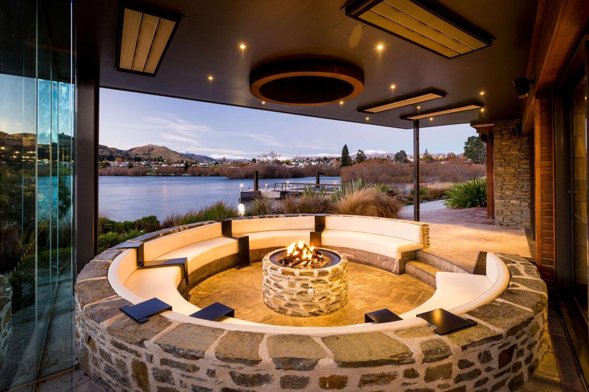 Hilton Queenstown Resort & Spa Resort 5*