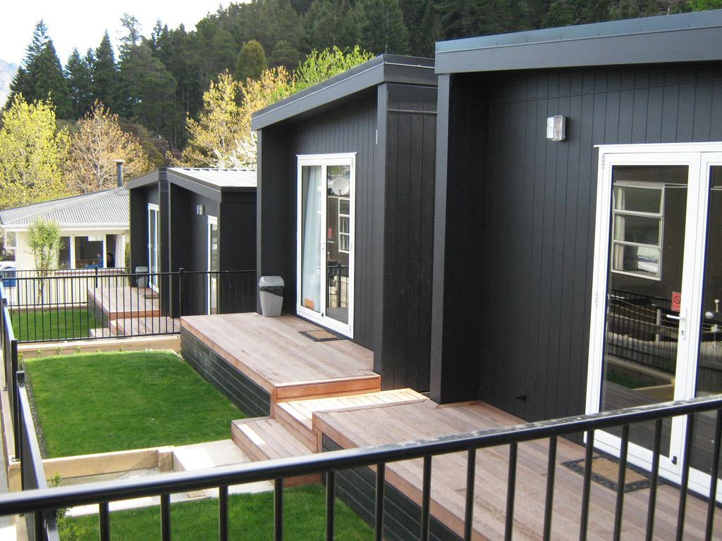 Pinewood Houses And 3*