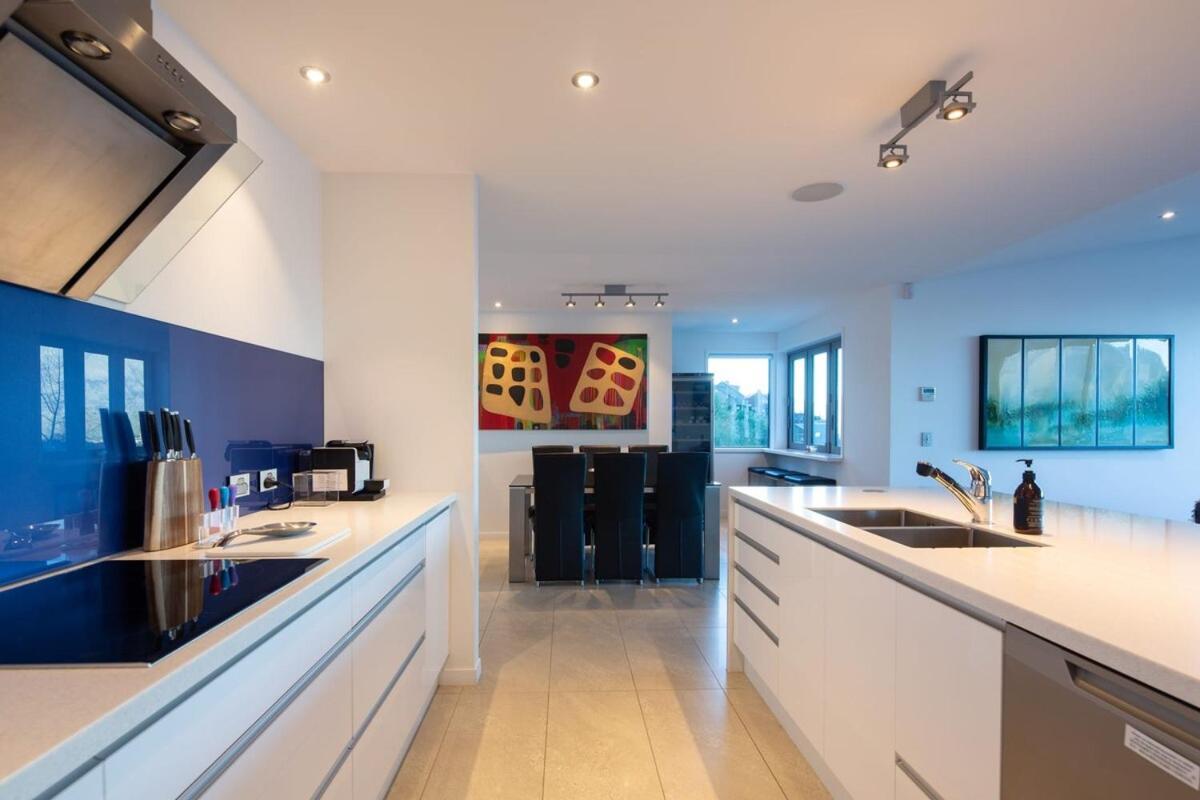 Alpine Edge Villa- Ac- Free Parking- Hot Tub- Bbq Villa