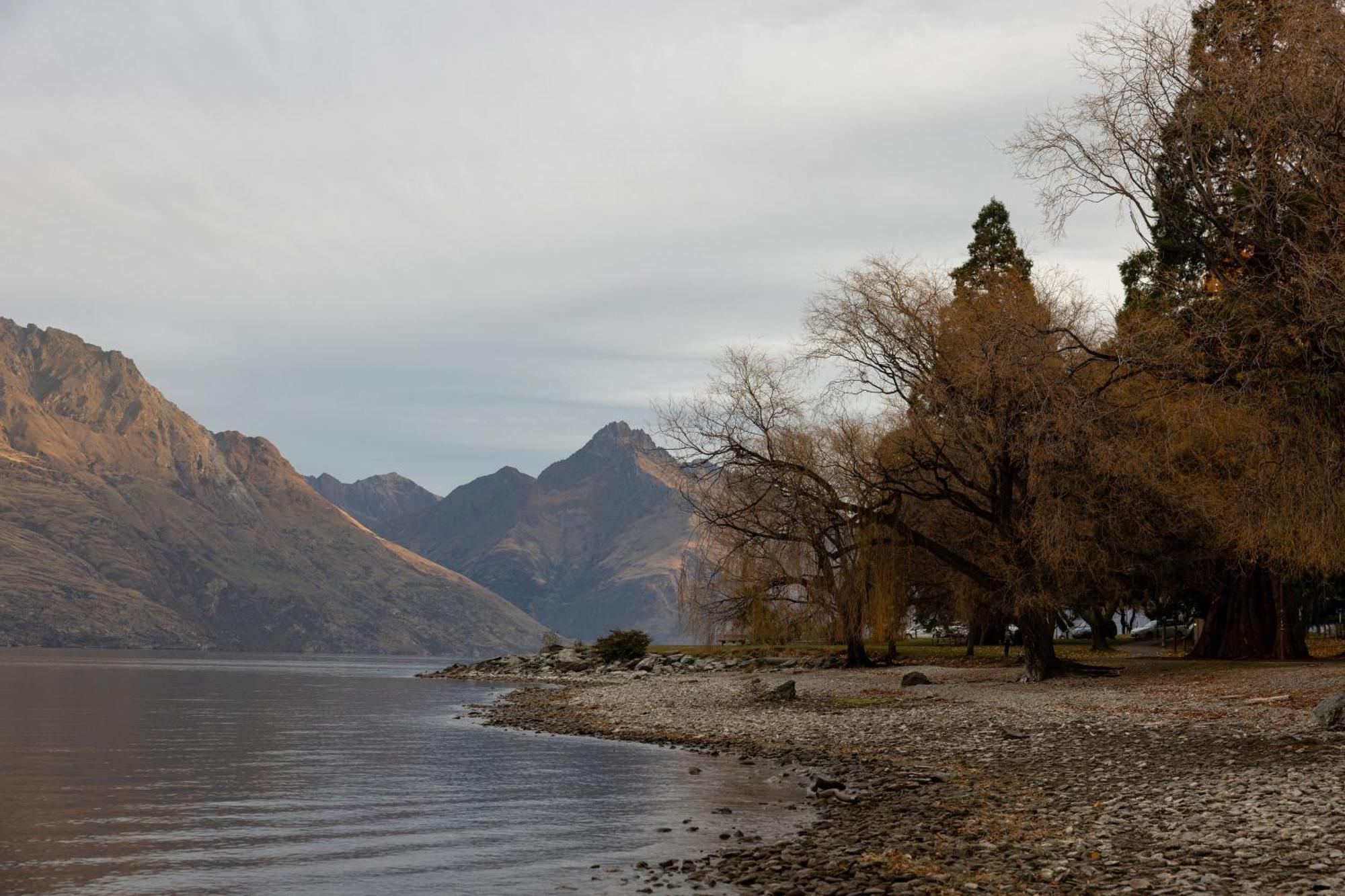 Haka House Lakefront Hostel *
