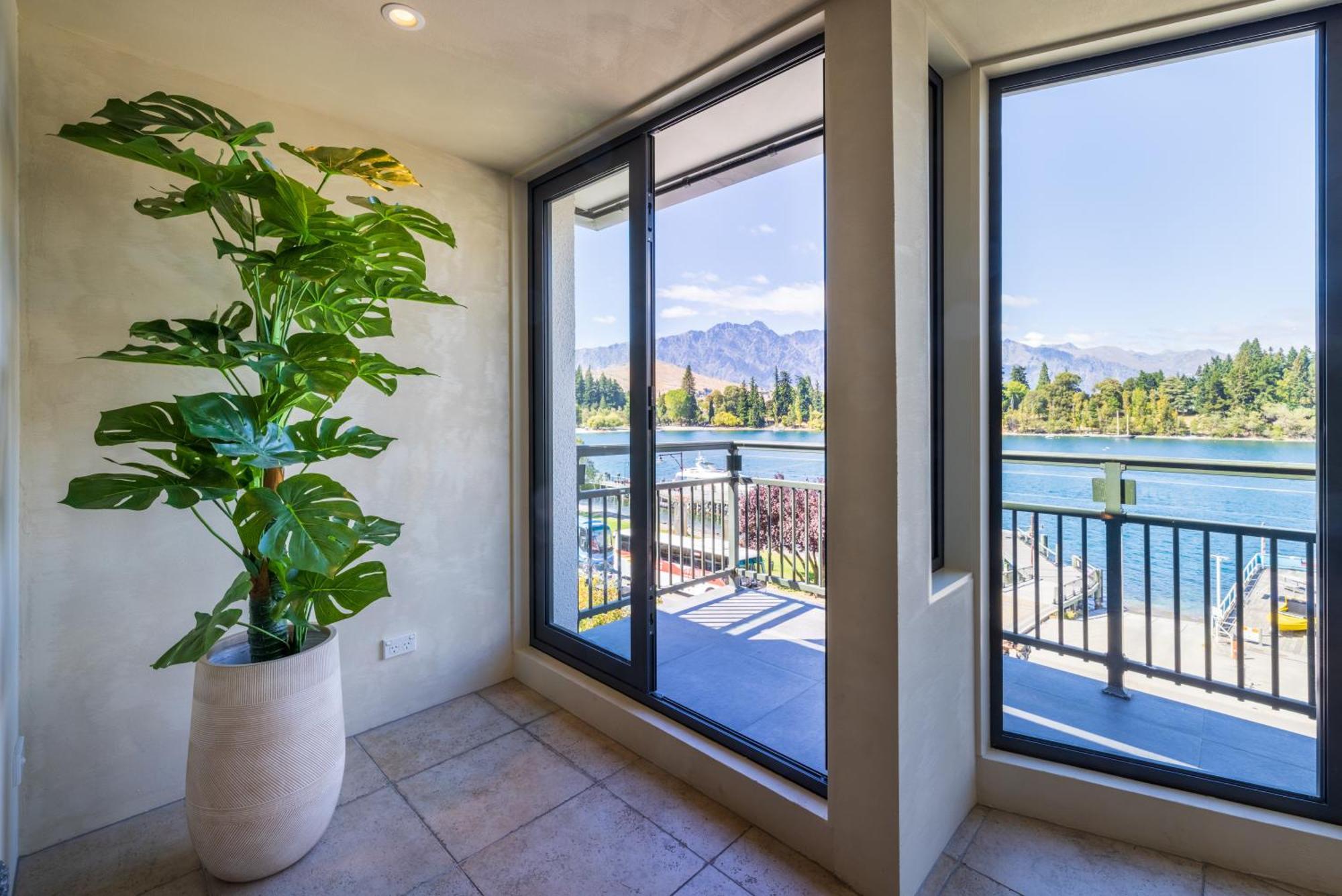 The Waterfront 4* Queenstown