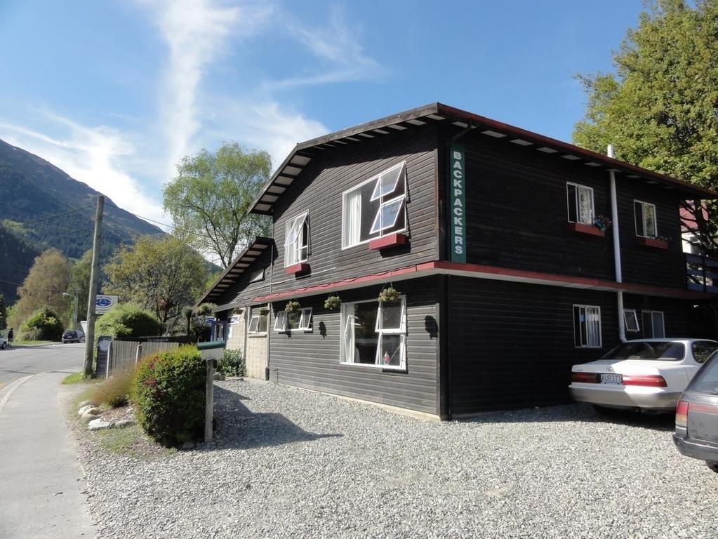 Alpine Hostel *