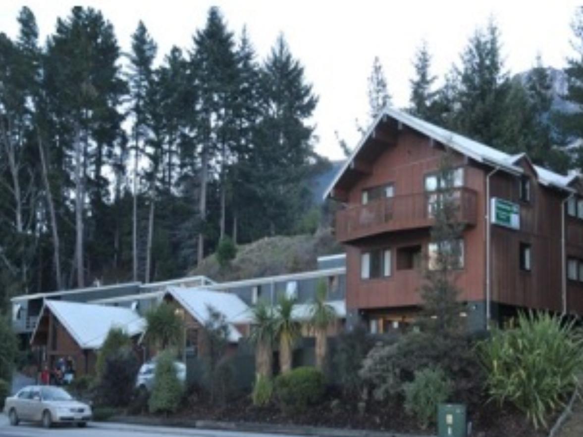Haka House Lakefront Hostel *