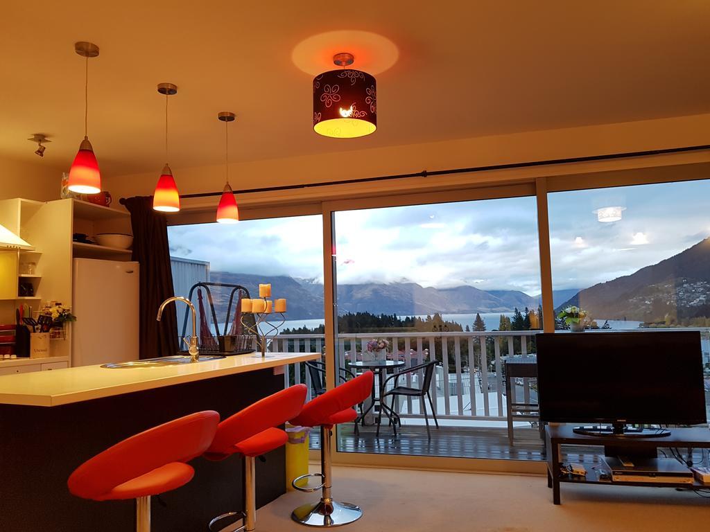 Lakeview With Amazing Rooftop 镇上湖景三室套房 Holiday home Queenstown