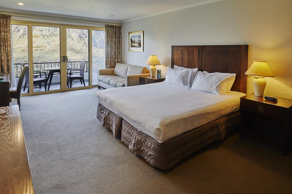 Nugget Point Hotel