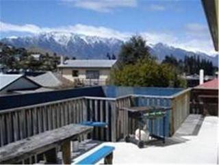 Southern Laughter Backpackers Hostel *