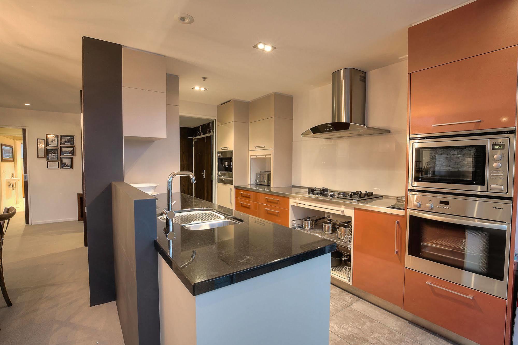 Shotover Penthouse & Spa By Staysouth