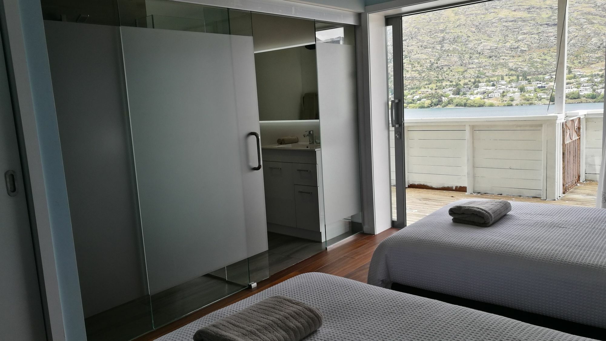 Aquarius De Lavender View