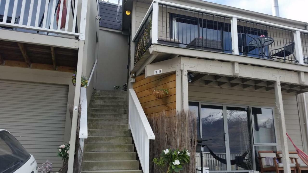 Lakeview With Amazing Rooftop 镇上湖景三室套房 Holiday home