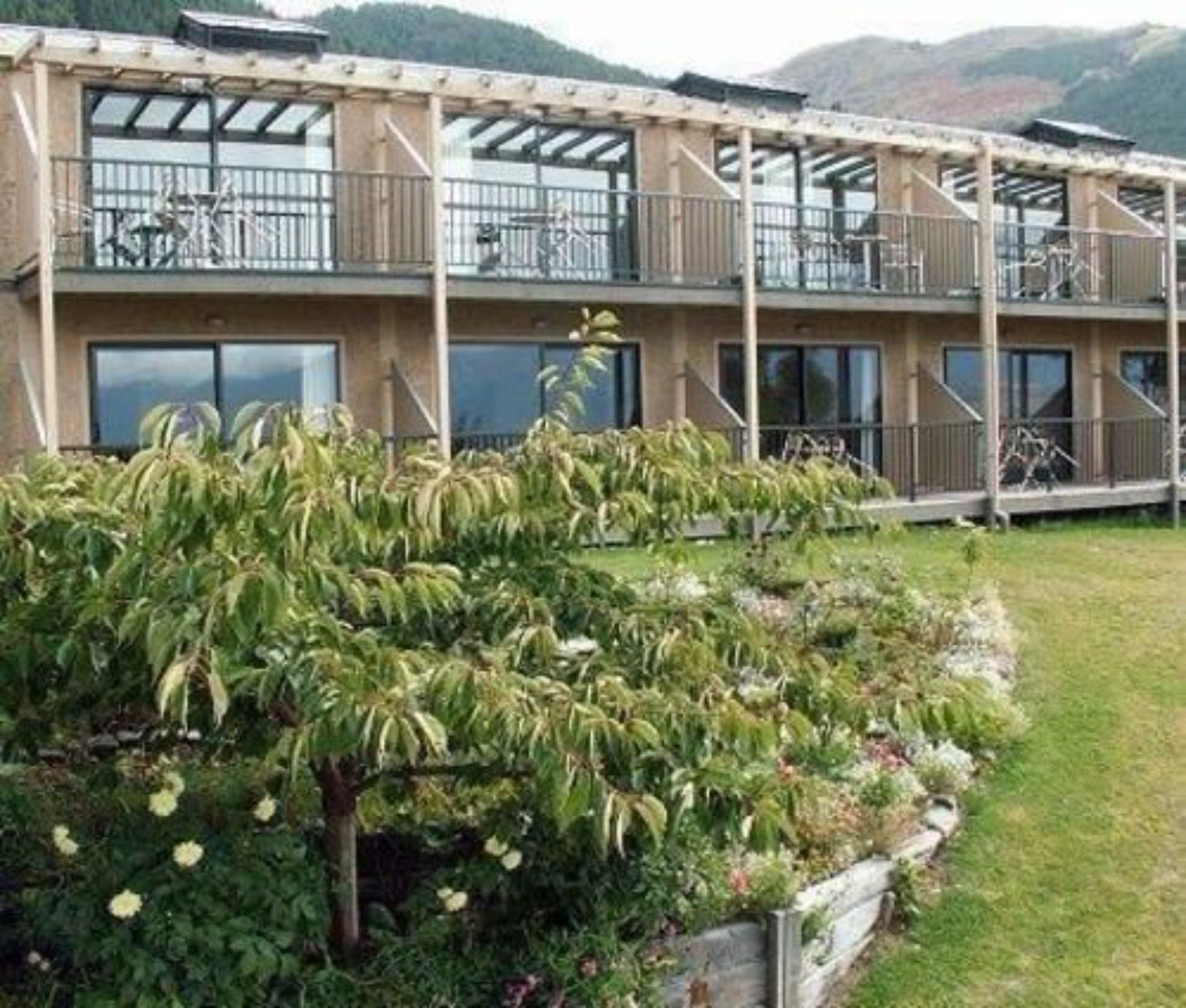 Kamana Lakehouse
