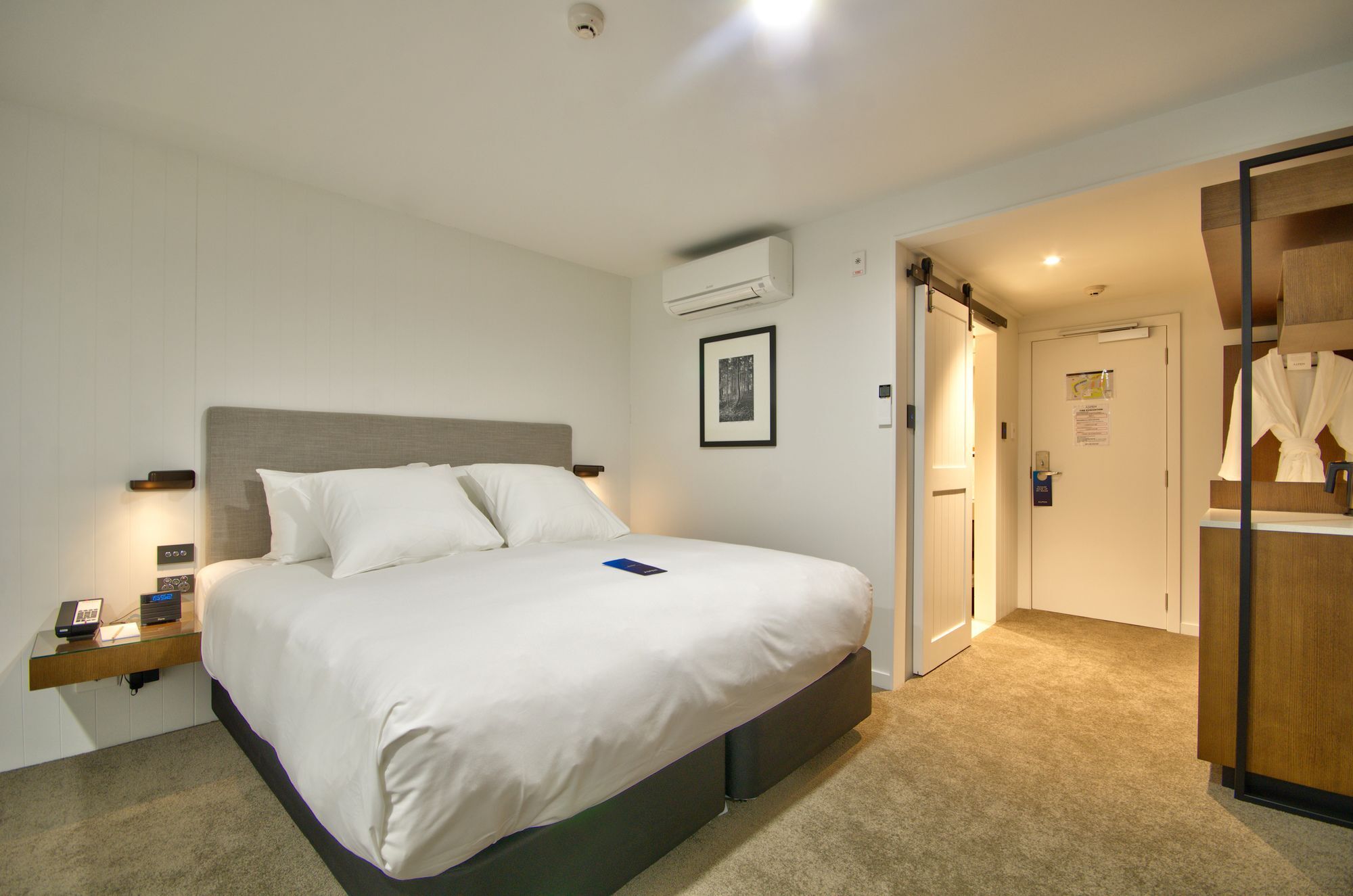 Kamana Lakehouse Hotel