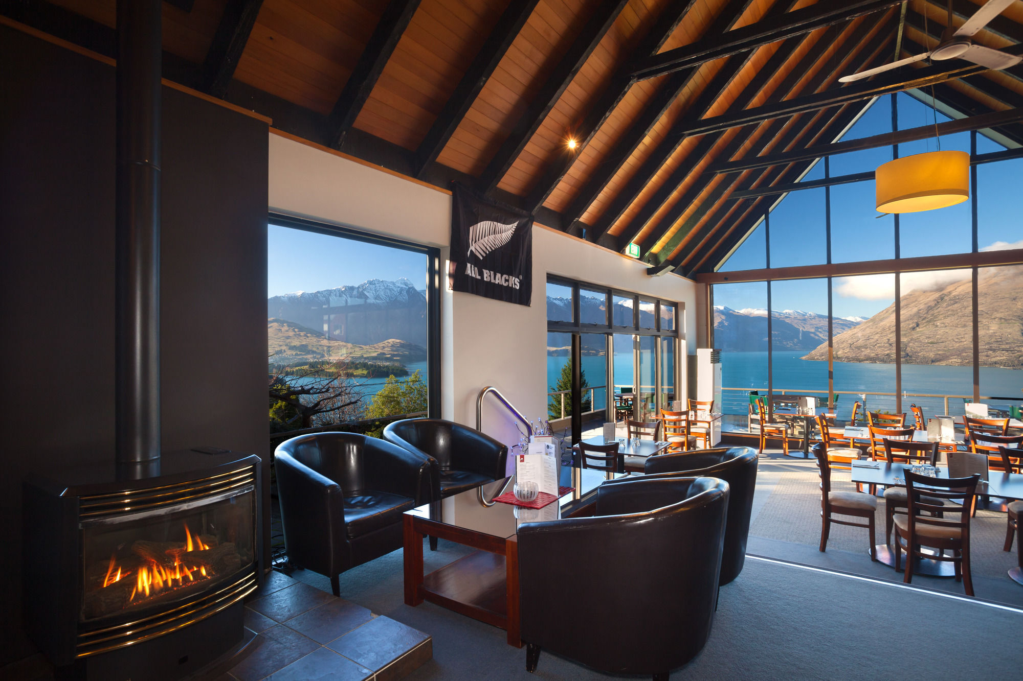 Kamana Lakehouse Hotel 4*