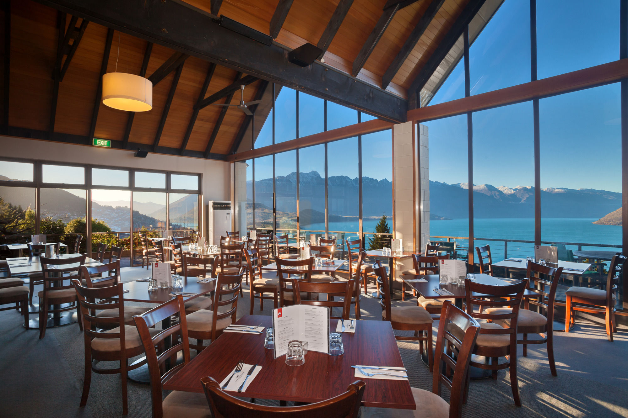 Kamana Lakehouse Hotel
