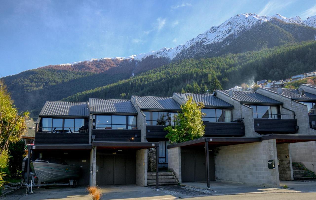 Alpine Haven, Panoramic Lake Views Holiday home *